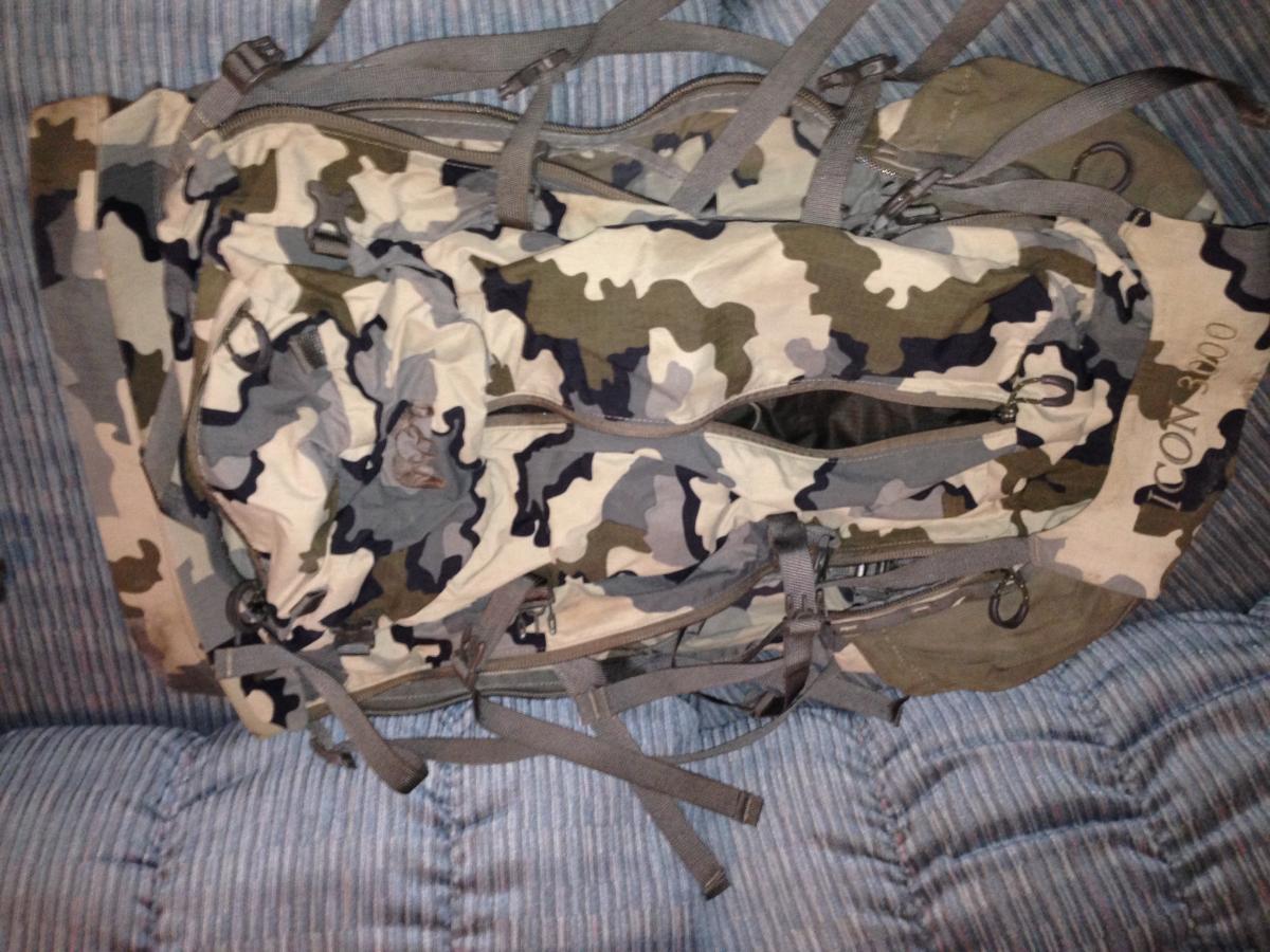 SOLD Kuiu icon 3000 pack and frame in vias camo pattern SOLD