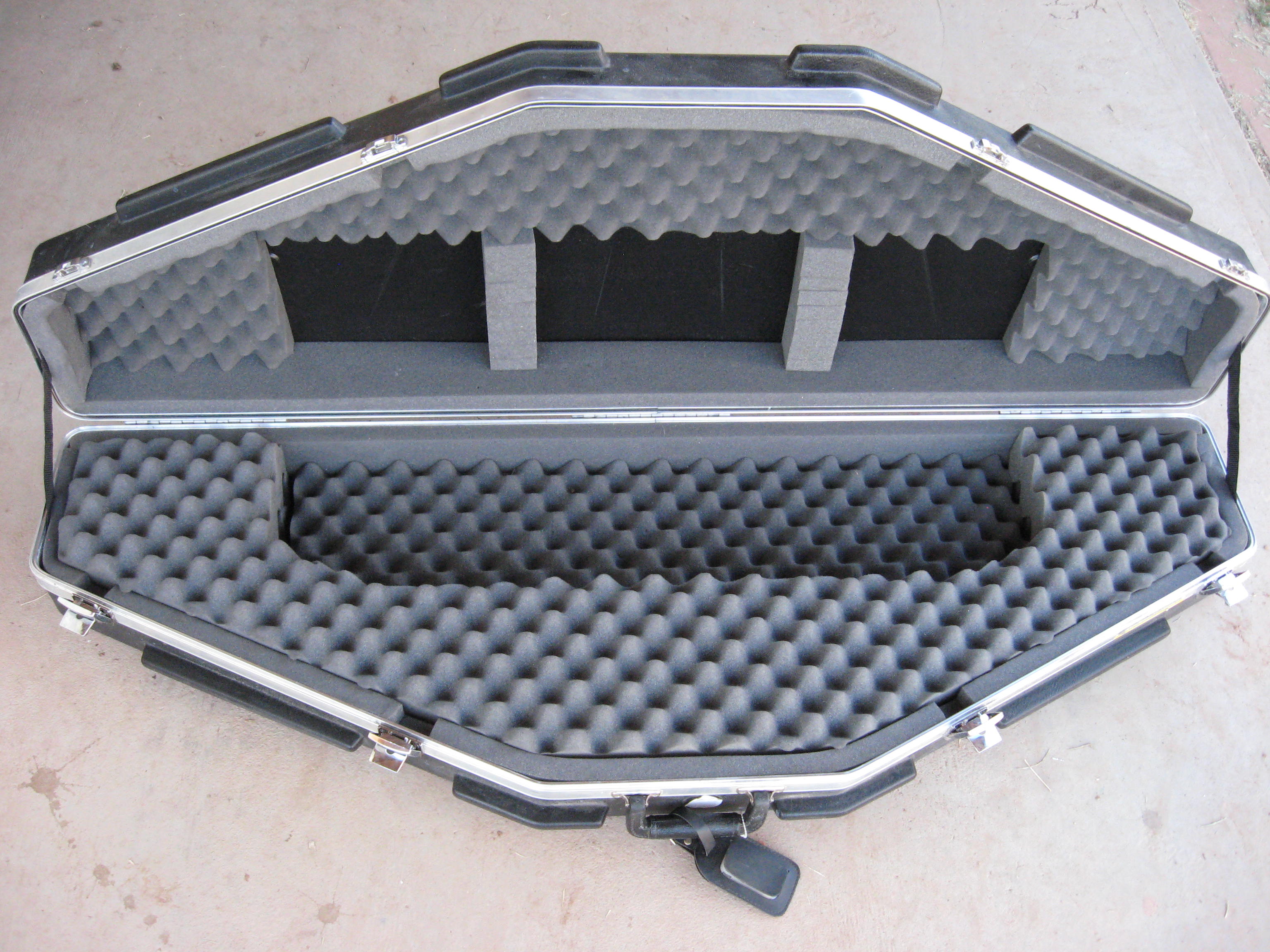 Metal shop bow case