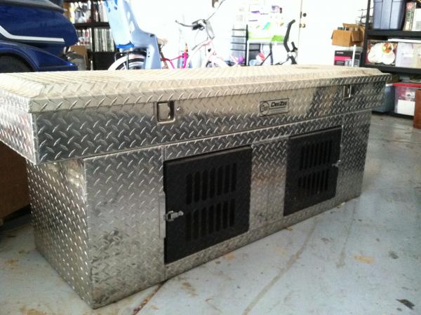Dee zee shop dog box