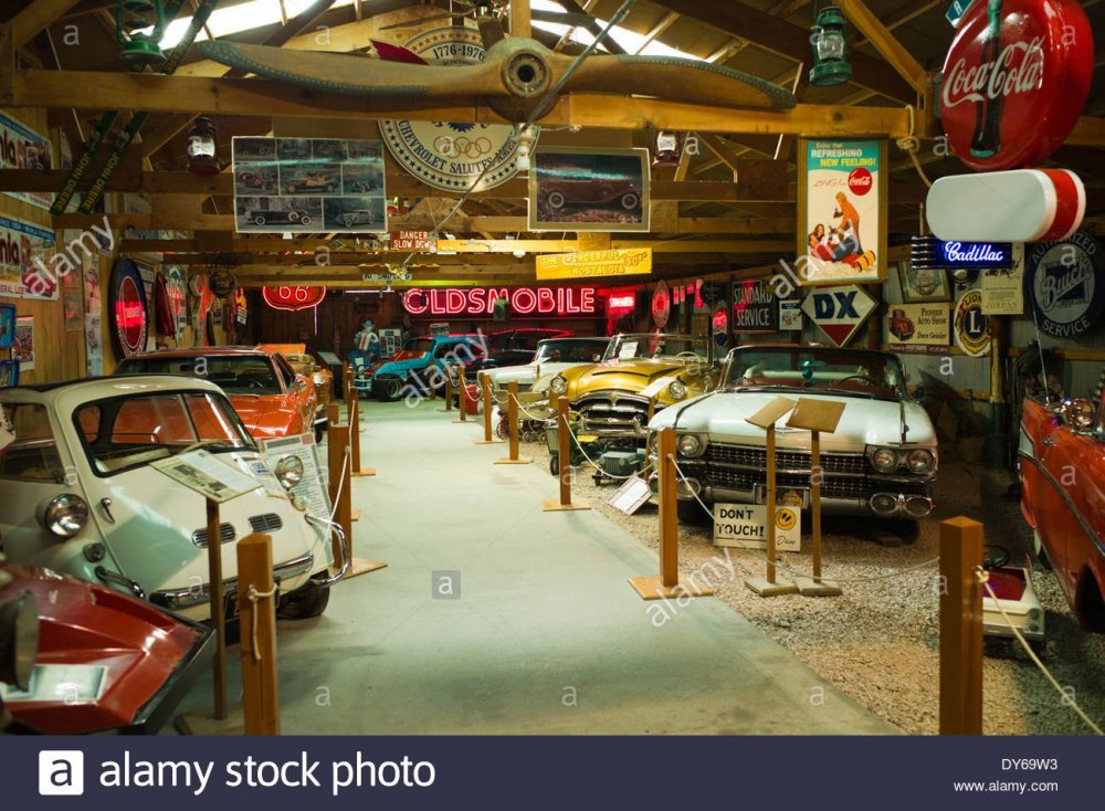 usa-south-dakota-murdo-pioneer-auto-show-antique-car-museum-DY69W3.jpg