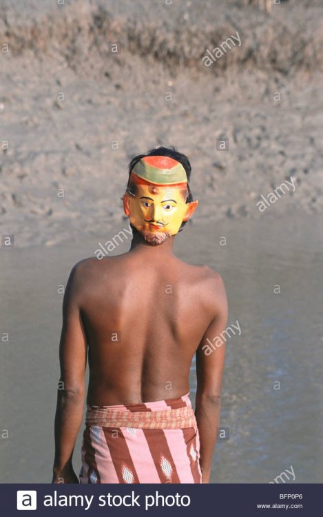 mask-for-tiger-repelling-sunderban-national-park-west-bengal-india-BFP0P6.jpg