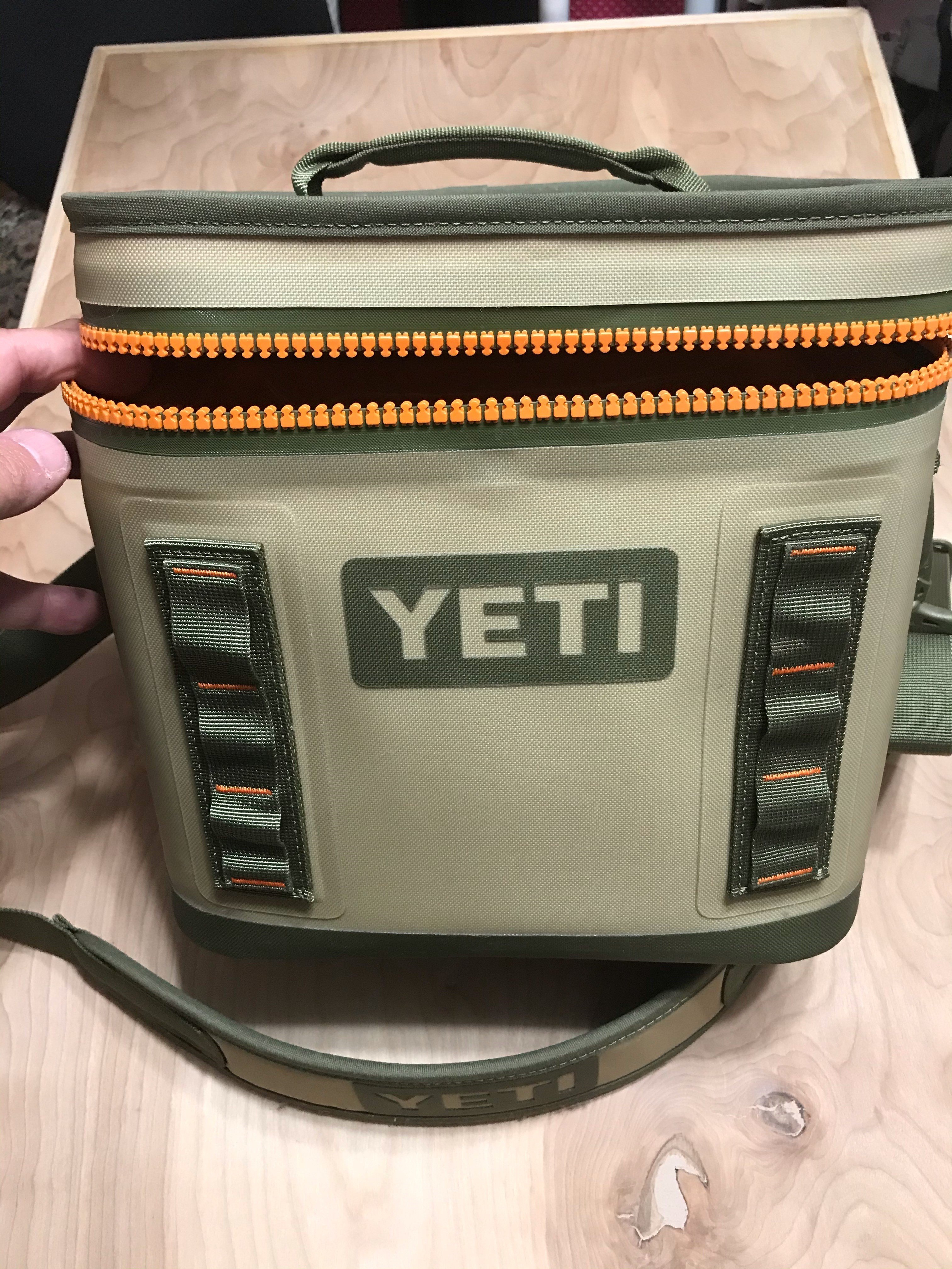 YETI Hopper Flip 8 Cooler - Tan