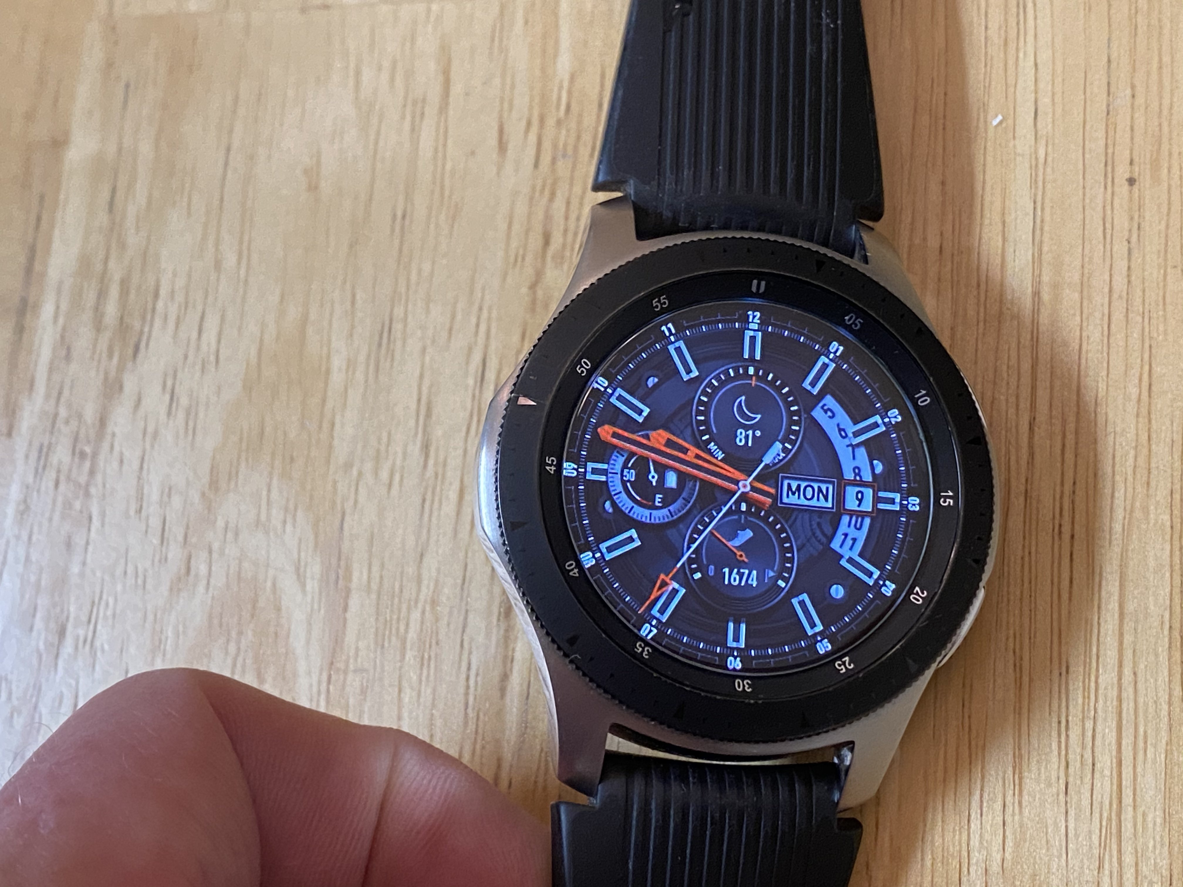 will a galaxy watch work with an iphone