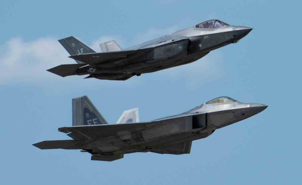 F-22-and-F-35-Range.thumb.jpg.fb5f2bae85f5aff90262a12d89a1ca62.jpg