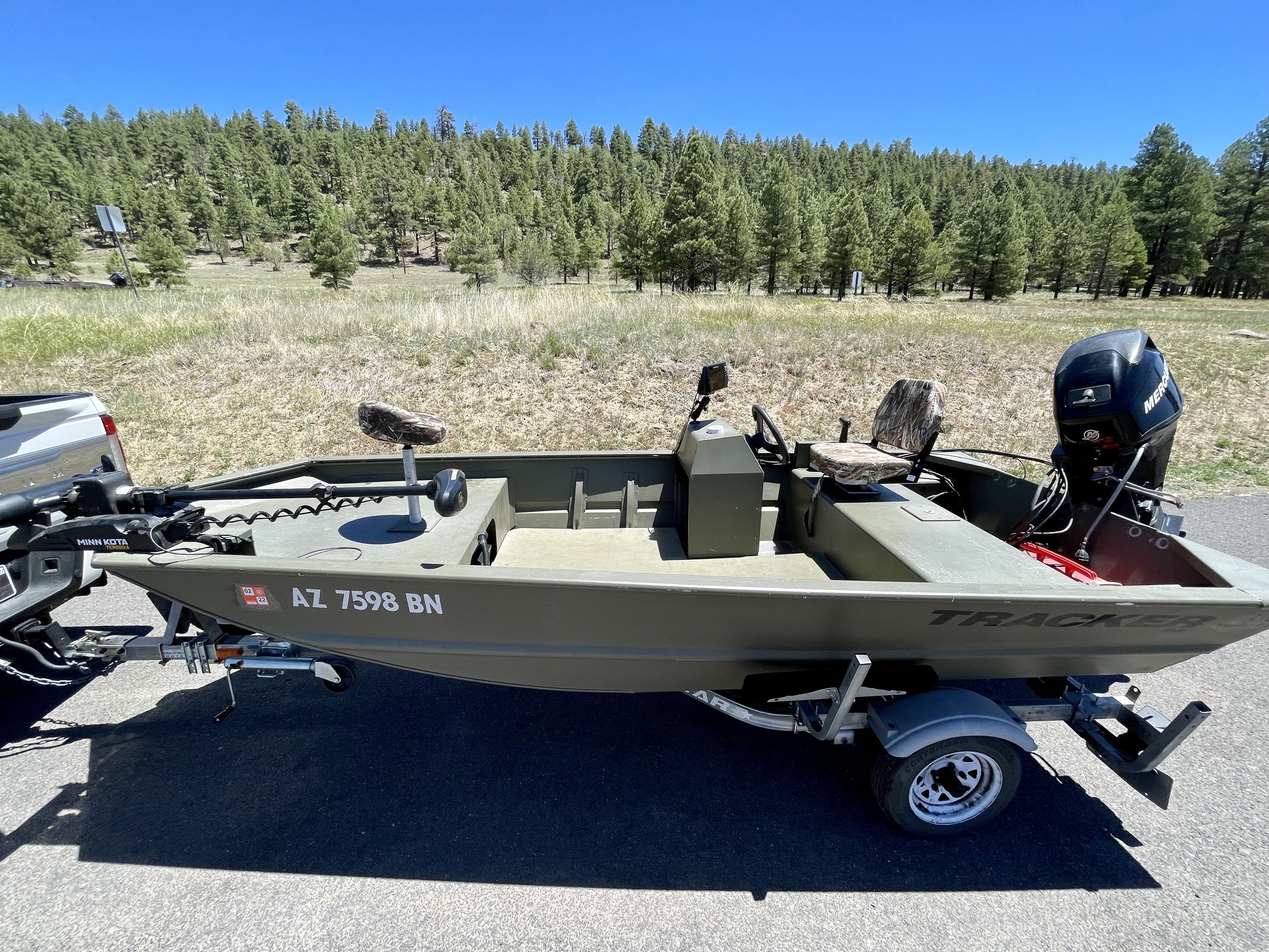 Outboard jon boat - GRIZZLY® 1448 - Tracker - sport-fishing