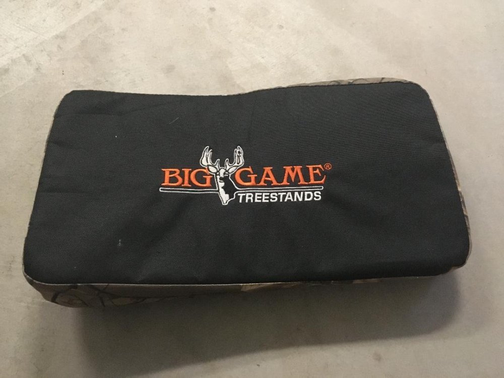 big game seat cushion 3.jpg